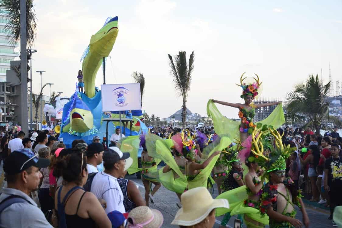 Disfrutan turistas y locales gran desfile del Mazatlán Fest 2019 Ríodoce