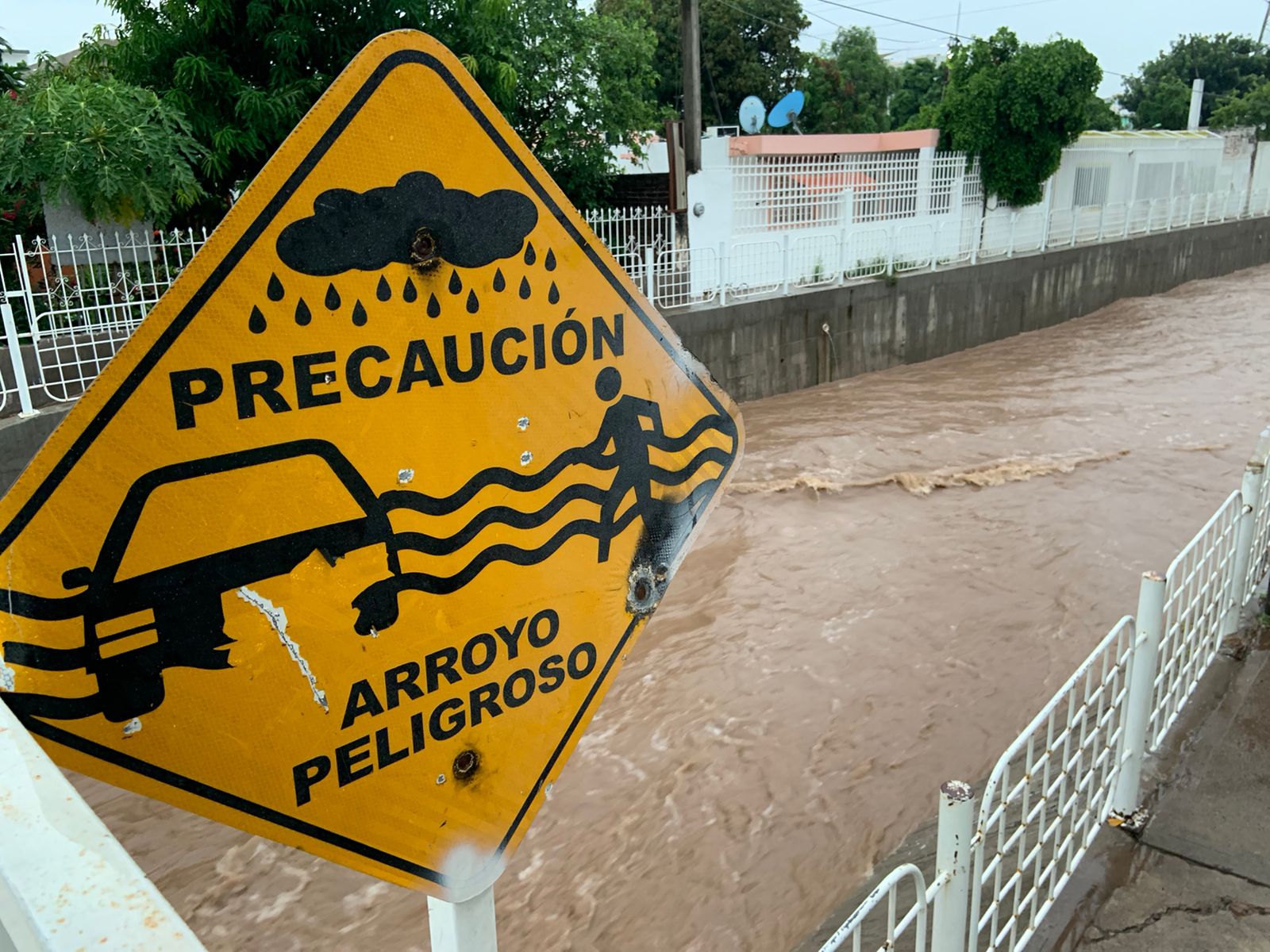 PC reporta aumento de niveles de agua en calles, desagües, canales y quebradas por fuertes lluvias en Sinaloa – Ríodoce