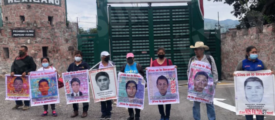 35-zona-militar-43-de-ayotzinapa-manifestacion