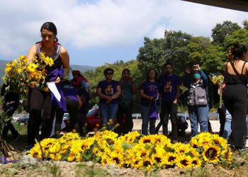 Marcha de mujeres para protestar por la muerte de la joven Ariadna Fernanda, en la autopista La Pera-Cuautla, donde el pasado 30 de octubre fue localizado.