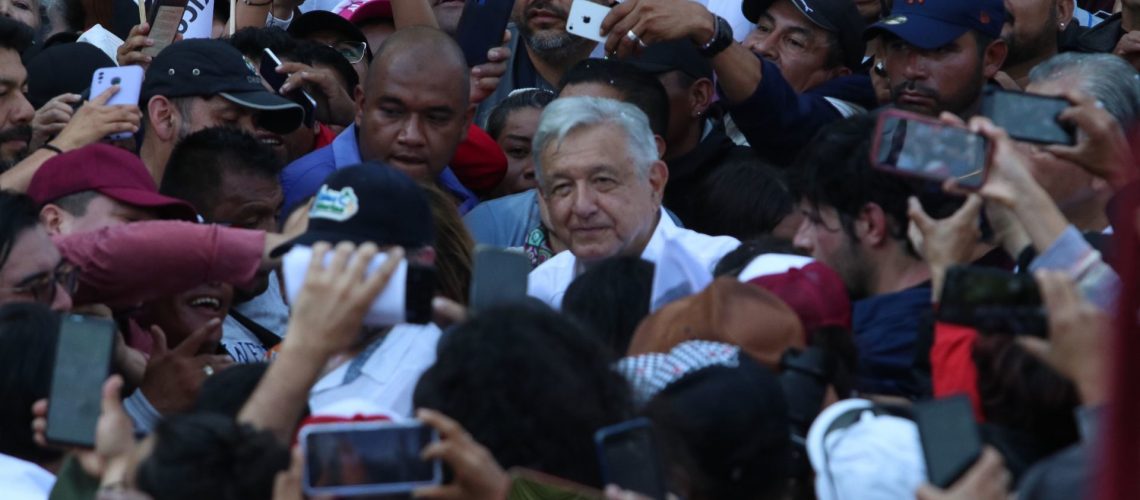 CIUDAD DE MÉXICO, 27NOVIEMBRE2022.- Andrés Manuel López Obrador, presidente de México encabeza marcha hacía el Zócalo donde dará un mensaje a la población.
FOTO: ANDREA MURCIA/CUARTSOCURO