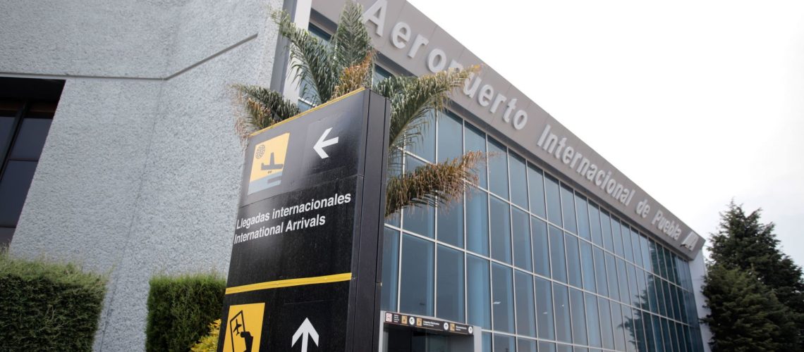 El Aeropuerto Internacional Hermanos Serdán en Huejotzingo reanudó sus operaciones tras la cancelación de vuelos esta mañana por caída de ceniza.