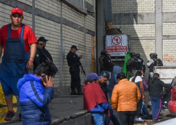 Se registra una explosión en la Central de Abastos de Toluca, hasta el momento se tiene el conocimiento de  8 personas muertas, policías estatales, Guardia Nacional y militares resguardan la zona.