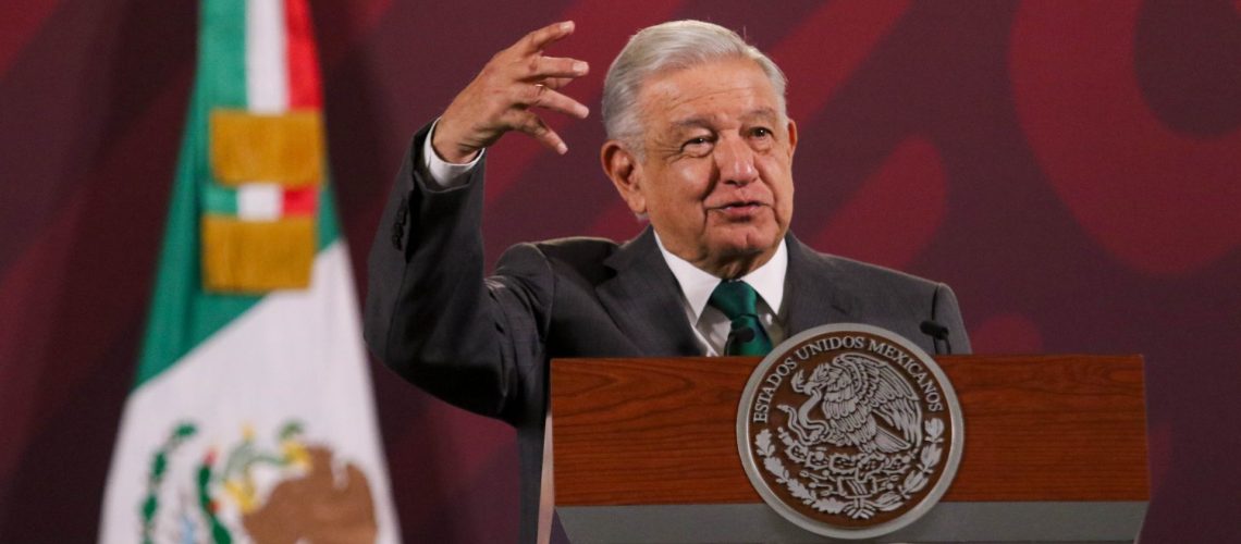 CIUDAD DE MÉXICO, 06NOVIEMBRE2023.- Andrés Manuel López Obrador, Presidente de México, habló sobre los avances del Tren Maya en donde aseguro que se pondrá en marcha el próximo 15 de diciembre, durante la mañanera. FOTO: MOISES PABLO/CUARTOSCURO.COM