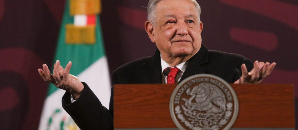 CIUDAD DE MÉXICO, 12FEBRERO2024.- Andrés Manuel López Obrador, Presidente de México, encabezó su mañanera en la que apareció con una infección ocular que el llamado "tutupiche", que señaló que ya está desapareciendo, al inicio de su exposición volvió a insistir en la reforma al Poder Judicial, entre las que destacó la elección de los.ministros pur voto directo del pueblo. FOTO: MOISÉS PABLO/CUARTOSCURO.COM