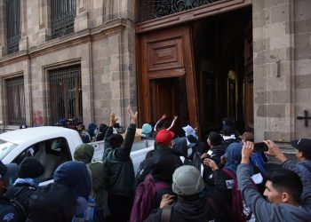 Palacio Nacional Protesta Ayotzinapa (1)