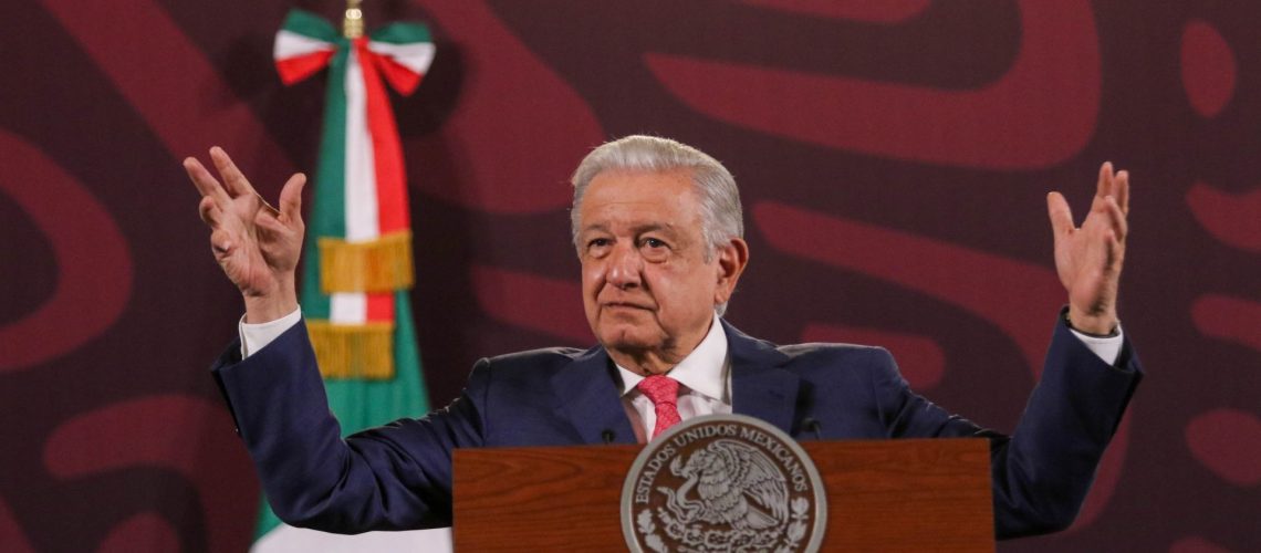 CIUDAD DE MÉXICO, 29ABRIL2024.- Andrés Manuel López Obrador, Presidente de México, señaló que le gustó el debate e insto a quienes señalan a sus hijos de haber cometido actos de corrupción presenten una prueba, ya que solo se han dedicado a calumniarlos sin fundamentos, ya que preciso que sus adversarios aplican "cuando la calumnia no mancha, por lo menos tizna", esto al iniciar su mañanera en Palacio Nacional. FOTO: MOISÉS PABLO/CUARTOSCURO.COM