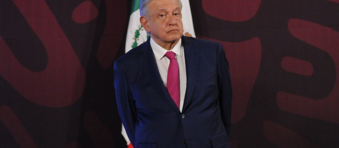 CIUDAD DE MÉXICO, 01MAYO2024. - Andrés Manuel López Obrador, presidente de México, escucha la participación de sus integrantes de gabinete durante la conferencia mañanera. FOTO: DANIEL AUGUSTO /CUARTOSCURO.COM