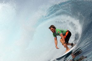 Alan-Cleland-surfista-mexicano-que-compite-en-Paris-2024