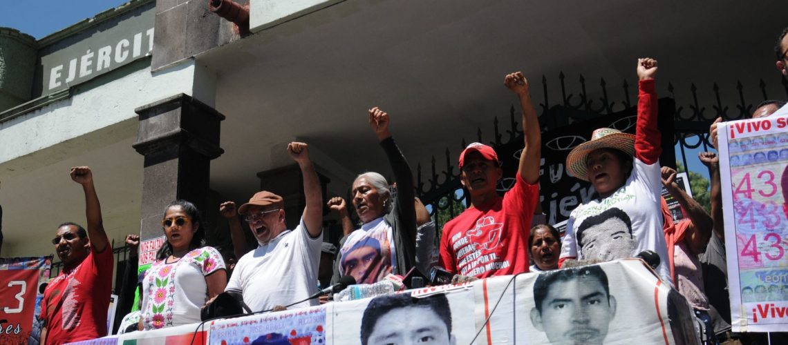 PADRES DE LOS NORMALISTAS. Justicia y verdad, la exigencia. Foto: Ayotzinapa-foto cuartoscuro-daniel augusto