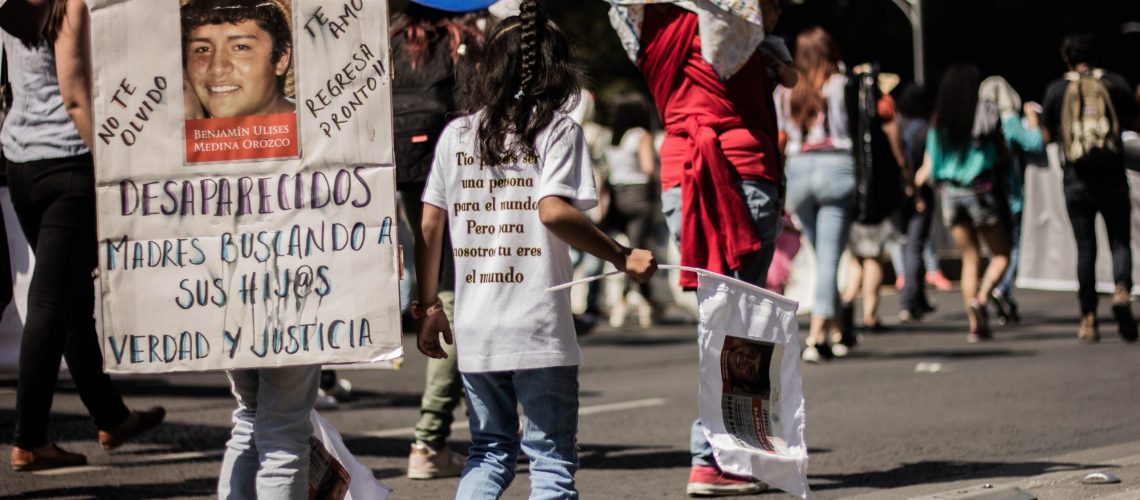 Cada 10 de mayo madres que buscan a sus hijas e hijos desaparecidos realizan una marcha conmemorativa al Día de las Madres. Foto. Efraín Tzuc.