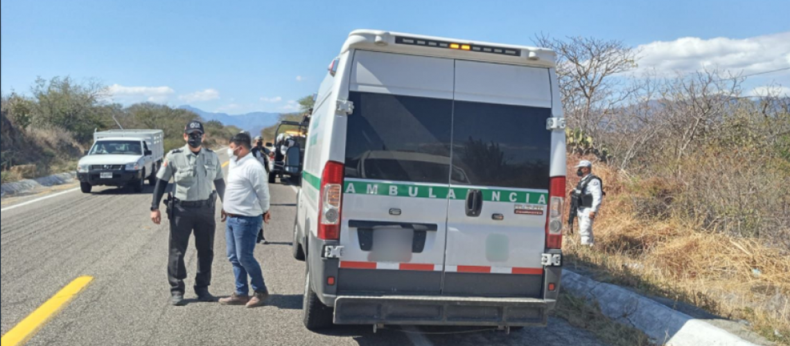 ambulancia clonada del imss trasnportaba migrantes