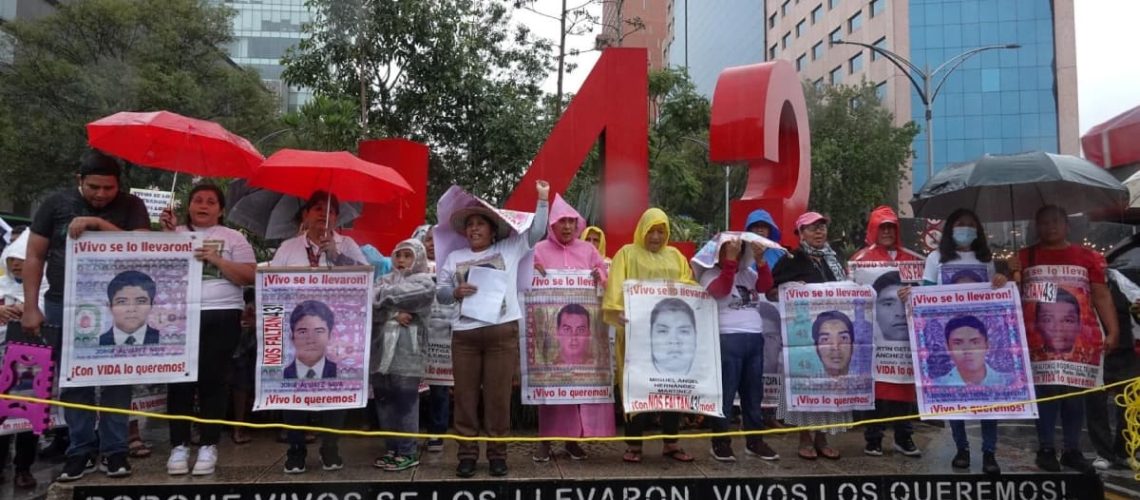 ayotzinapa-normalistas-planton-fgr-pgr-cdmx-43-ejercito-21092023