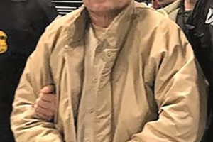 (FILES) In this file photo taken on January 19, 2017 This handout picture released by the Mexican Interior Ministry shows Joaquin Guzman Loera aka "El Chapo" Guzman (C) escorted in Ciudad Juarez by the Mexican police as he is extradited to the United States. - Joaquin "El Chapo" Guzman goes on trial in New York on Monday, accused of running the world's biggest drug cartel and spending a quarter of a century smuggling more than 155 tons of cocaine into the United States. (Photo by HO / INTERIOR MINISTRY OF MEXICO / AFP) / RESTRICTED TO EDITORIAL USE-MANDATORY CREDIT "AFP PHOTO/INTERIOR MINISTRY OF MEXICO" NO MARKETING NO ADVERTISING CAMPAIGNS-DISTRIBUTED AS A SERVICE TO CLIENTS-XGTY