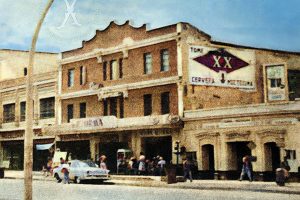 TEATRO CINE ROYAL. Fue construido por el griego Guillermo Pulos. Foto: Ciudad X Los Mochis.