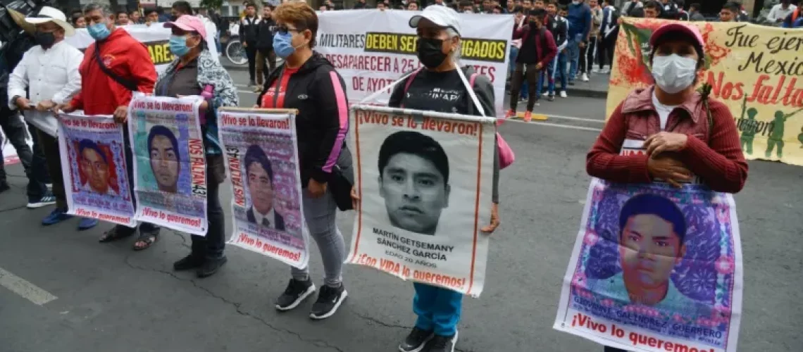 familiaresde los 43 de ayotzinapa