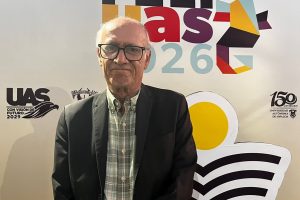 FRANCISCO HINOJOSA. Humor, irreverencia e inteligencia.