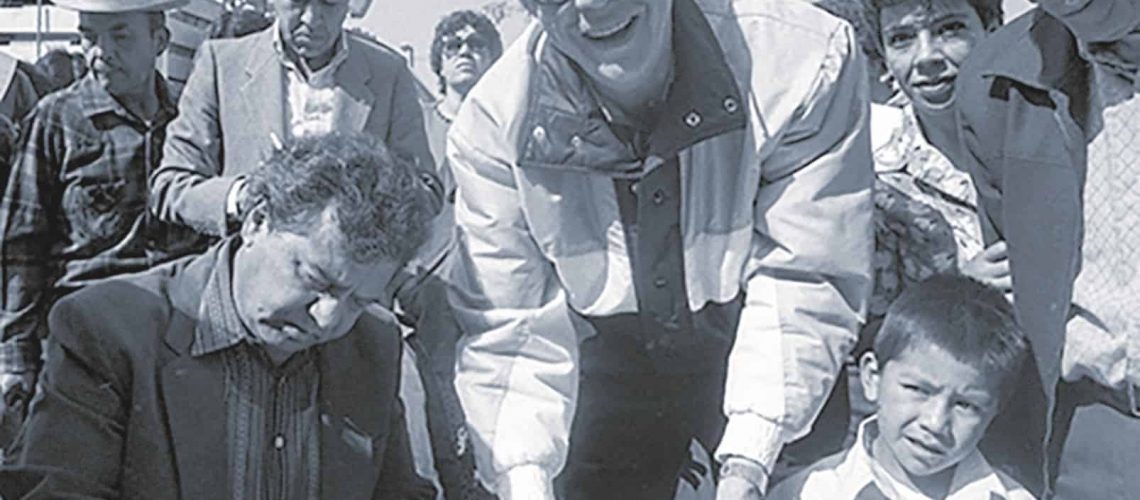 CIUDAD DE MÉXICO, 05MAYO2017.- Este día se cumplieron 28 años de la fundación del Partido de la Revolución Democrática (PRD). En la imagen, Cuauhtémoc Cárdenas,  Porfirio Muñoz Ledo y Heberto Castillo, durante la fundación del partido en el zócalo capitalino.
FOTO: ARCHIVO /ELOY VALTIERRA /CUARTOSCURO.COM.-