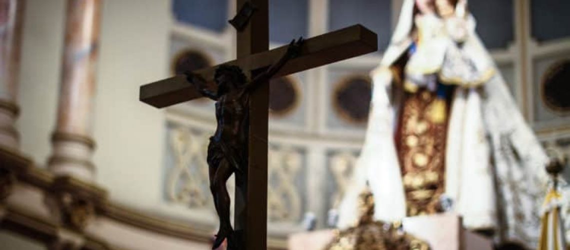 22 de Mayo de 2018/SANTIAGO
Imagen de Cristo crucificado delante de la Virgen del Carmen, en la Catedral Metropolitana.
FOTO: HANS SCOTT / AGENCIAUNO