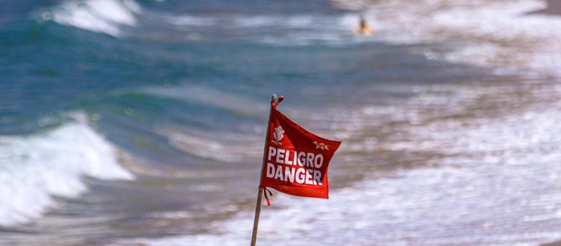 mazatlan-playa-riesgo-peligro-bandera-roja