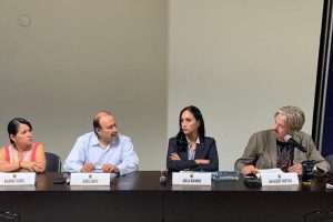 MESA DE PERIODISTAS. Hay encono en el discurso.