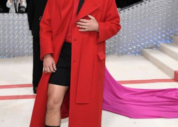 met-gala-2023-red-carpet-fashion-pedro-pascal