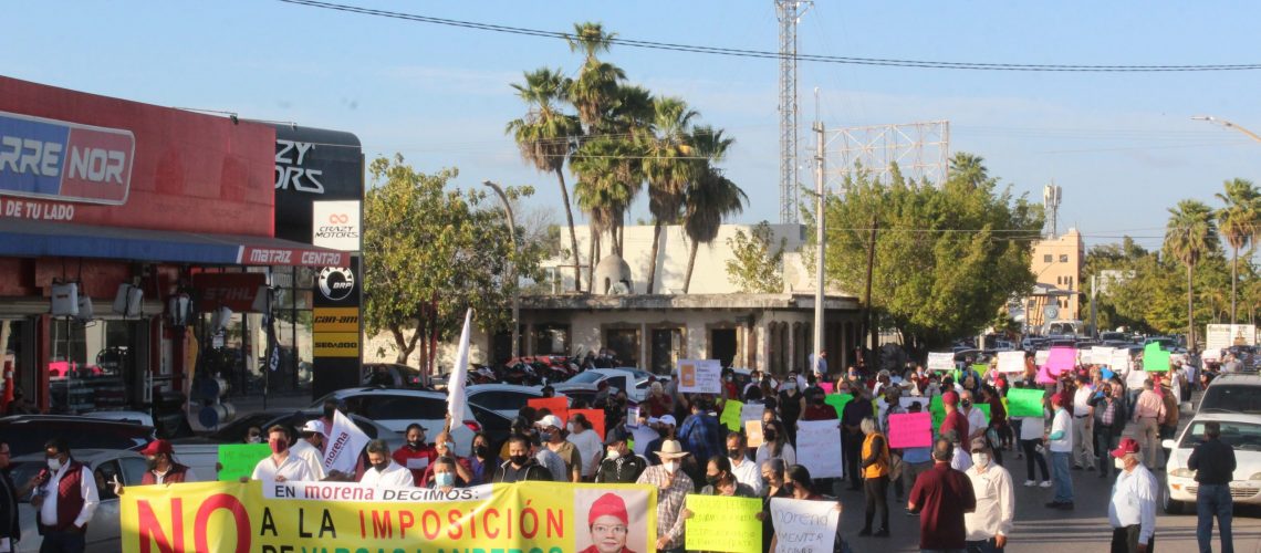 LOS MOCHIS. Protesta contra Gerardo Vargas.