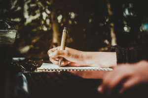mujer escribiendo-2