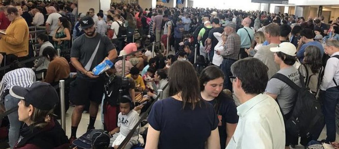 viajeros-resultan-afectados-aeropuertos-york_0_85_680_423